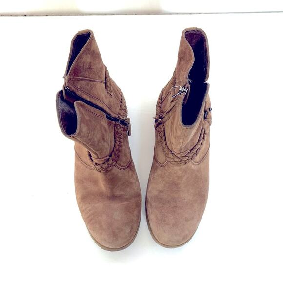 Teva Delavino Brown Suede Boot, Ankle Height, Zipper, Arch Support, Size 7 - Picture 2 of 7